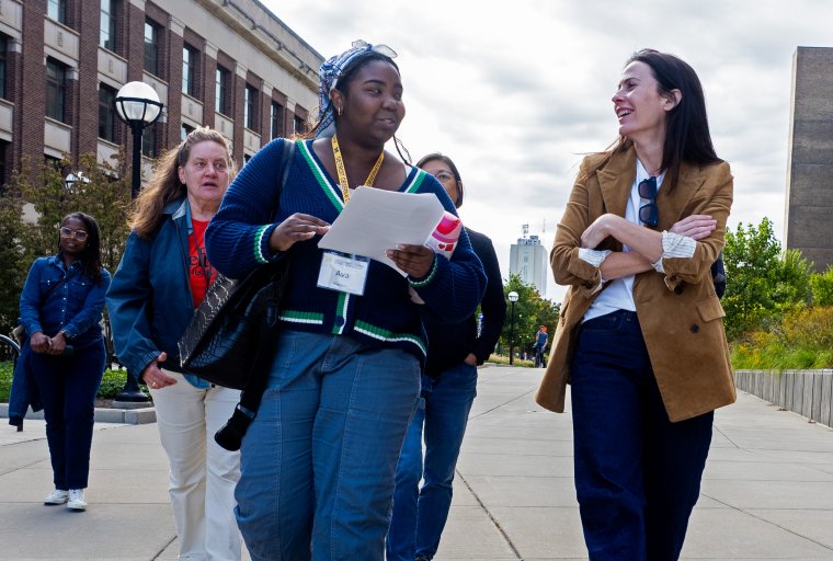 A student docent leads a walking tour.