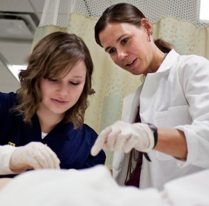 UMSN Clinical Assistant Professor Dr. Dana Tschannen and student