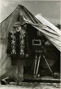 Robert Altman on the set of McCabe & Mrs. Miller (1971)
