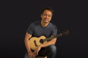 Photo of Daniel Ho with his guitar