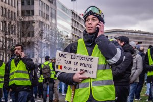 “Mouvement des gilets jaunes Bruxelles” by Pelle De Brabander is licensed under CC BY 2.0 [creativecommons.org/licenses/by/2.0]