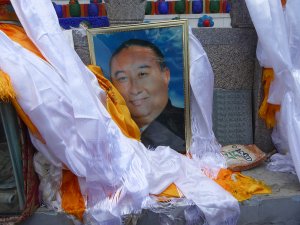Oral history and Fugitive (Non)presence: The Afterlives of the Tenth Panchen Lama in China's Tibet Oral history and Fugitive (Non)presence: The Afterlives of the Tenth Panchen Lama in China's Tibet