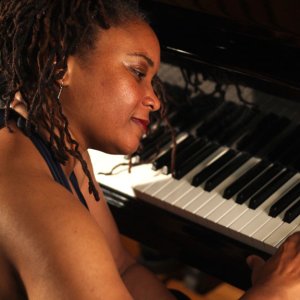 Karen Walwyn, piano