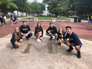 Honors students pose around the famous block M on the Diag