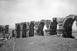 The aqueduct at Pisidian Antioch, 1924. Kelsey Museum neg. 7.1224.