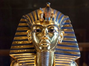 replica of king tut's death mask