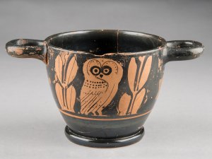 Greek drinking cup depicting an owl
