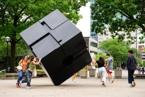Honors First-Year students spinning the Cube during the Honors Kick-Off Scavenger Hunt.