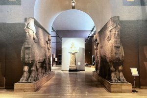 Photograph of winged bull statues in the National Museum of Iraq by Hassan Abdulrazzak, Iraqi-British playwright, memorializing Essam Sharif Mohammed (PhD History) of the University of Baghdad. Courtesy of the Shadow and Light project.