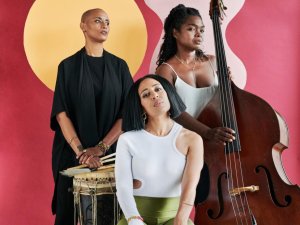 Photo by Maciek Jasik