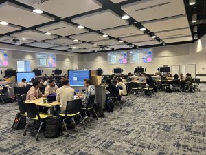 A group of students collaborating at a past QuantUM event.