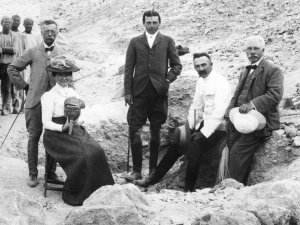 Emma B. Andrews (holding a mummy mask) and a group of male archaeologists at a dig site in Egypt around the turn of the 20th century. Emma B. Andrews (holding a mummy mask) and a group of male archaeologists at a dig site in Egypt around the turn of the 20th century.