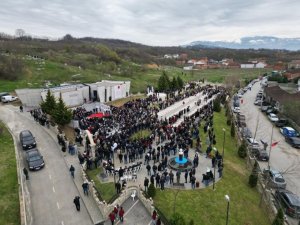 A large crowd of people gathered in front of the Krusha e Madhe Massacre Museum