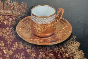 Turkish coffee cup from the cover of "Tüm zamanların hatırına sarayda bir fincan kahve."