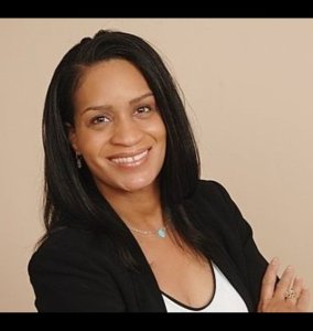 Headshot of Ciara Merriman, Class of 1998 alumna and speaker, smiling at the camera. She will present the alumni association career webinar ‘Financial Wellness at Any Career Stage: Smart Moves for Today’s Economy’ on Tuesday, February 17, 2026, at noon Eastern Time.