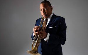 Picture of Wynton Marsalis with instrument