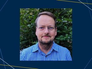 Niels Rattenborg headshot on blue decorative background