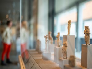 Kelsey Museum display showing a grouping of Mesopotamian nude goddess figurines.