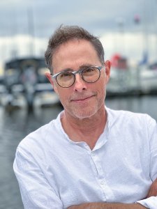 Photo of Leif Enger.