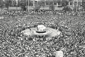 Crowds gathered at the Plaza in front of the Provincial Office in Gwangju for the National Rally for Democratization, 05/14/1980, copyright Gwangju Ilbo.