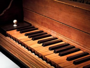 Cristofori piano keyboard with wooden keys
