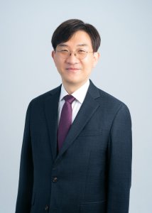 Photo of our colloquium speaker, Dr. Duol Kim