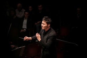 Conductor Earl Lee leads the Ann Arbor Symphony Orchestra