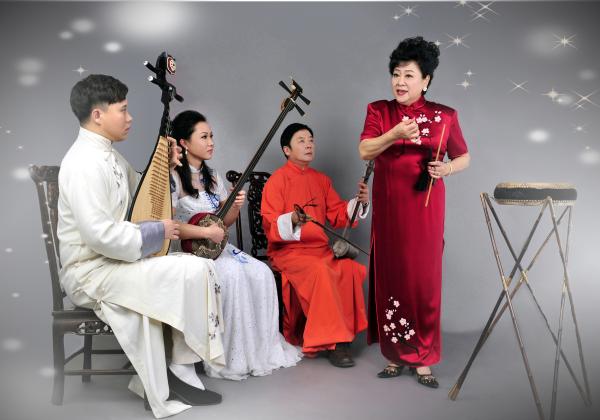 Jingyun dagu singer YANG Fenjie and three instrumentalists from the Tianjin Trou