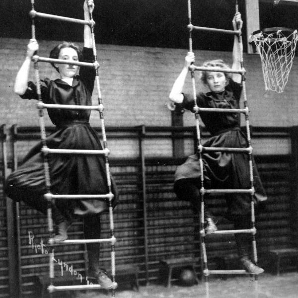 Women’s gymnastics (1910)