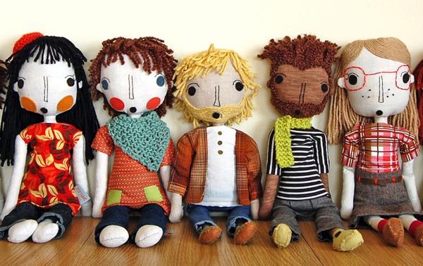 Simpli Jessi dolls by Jessi Halliday Mesalic, photograph by the artist. High resolution version available upon request.