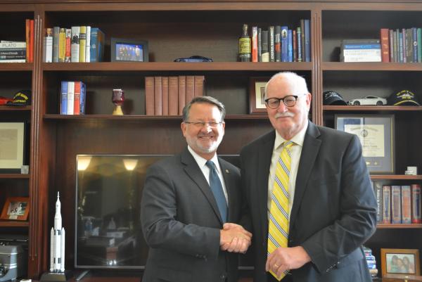 Sen. Gary Peters and Professor Knute Nadelhoffer. Image: U-M Government Relations Office