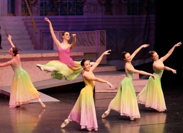 Photograph of Ballet Chelsea students by Nigel Thompson. High resolution version available upon request.