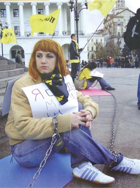 Youth protester chains herself to Independence Square during the 2004 Orange Rev