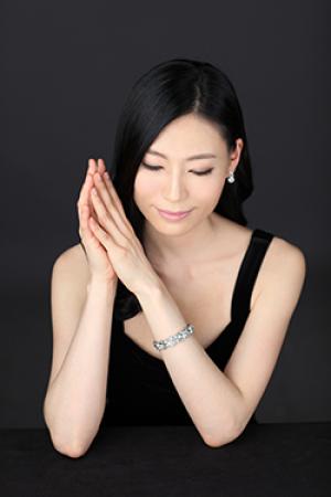Photograph of Jin Hwa Lee by Estro Photography